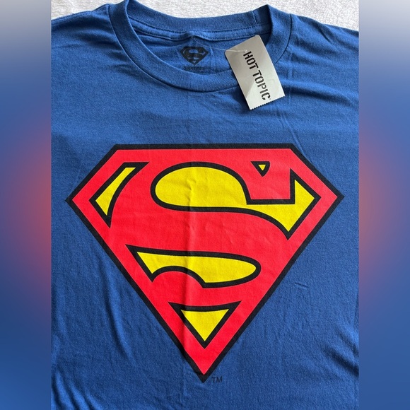 NWT Superman graphic tshirt from Hot Topic size Medium - Picture 3 of 4
